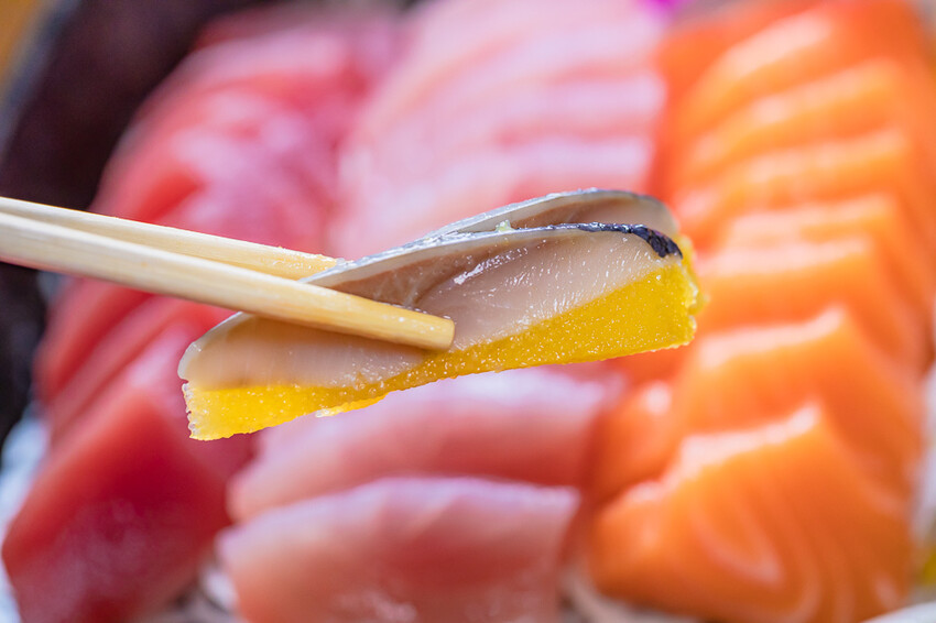 墾丁美食 – 亞發師海產 x 回訪N次的超高CP值海產餐廳 無敵海景漁港餐廳 一片5元的新鮮生魚片 平價熱炒高級