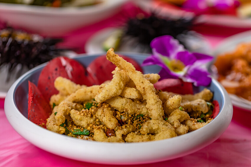 墾丁美食 – 亞發師海產 x 回訪N次的超高CP值海產餐廳 無敵海景漁港餐廳 一片5元的新鮮生魚片 平價熱炒高級