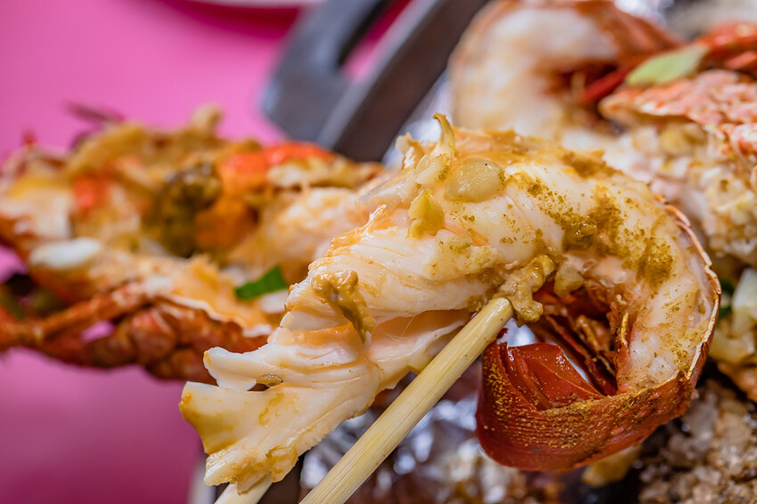 墾丁美食 – 亞發師海產 x 回訪N次的超高CP值海產餐廳 無敵海景漁港餐廳 一片5元的新鮮生魚片 平價熱炒高級