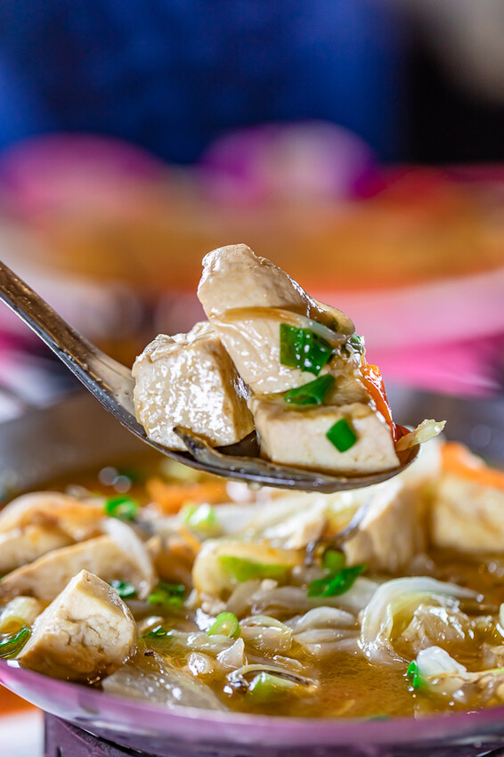 墾丁美食 – 亞發師海產 x 回訪N次的超高CP值海產餐廳 無敵海景漁港餐廳 一片5元的新鮮生魚片 平價熱炒高級