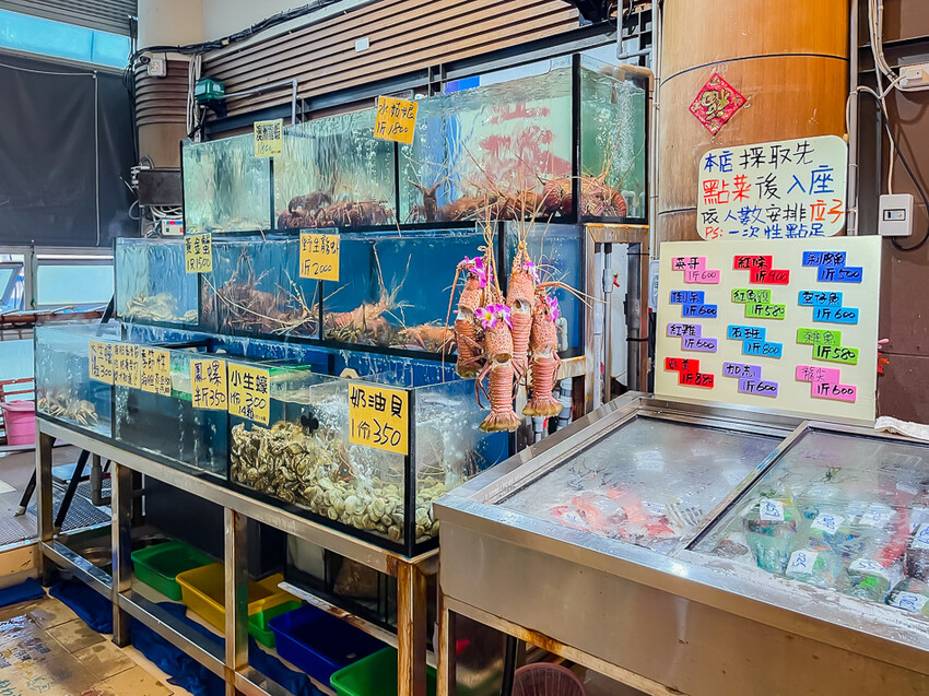 墾丁美食 – 亞發師海產 x 回訪N次的超高CP值海產餐廳 無敵海景漁港餐廳 一片5元的新鮮生魚片 平價熱炒高級