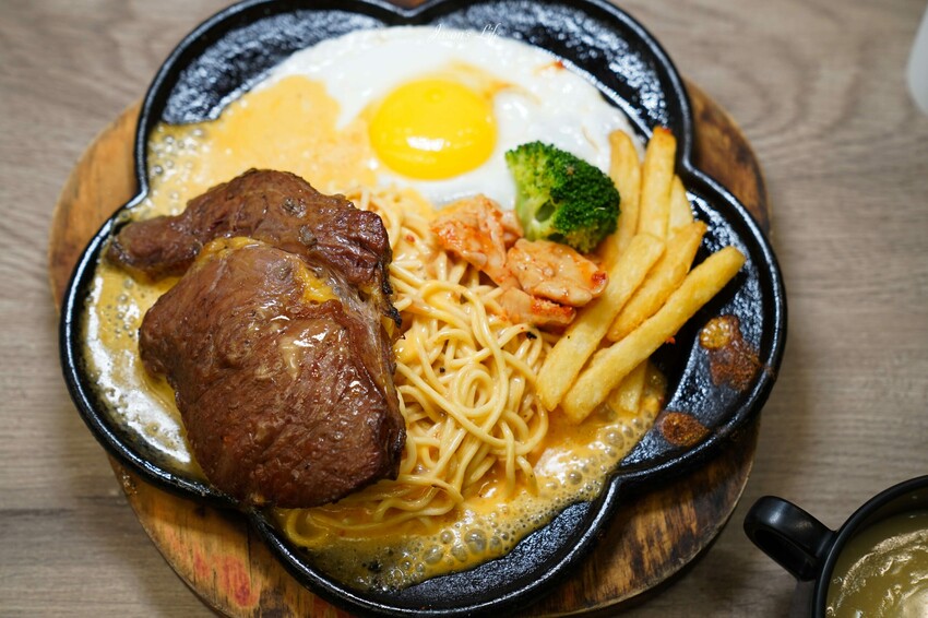 【台中太平│美食】19House炙燒牛排太平店。高CP值牛排吃到飽，超豐盛自助區，麻辣豆腐鴨血、爆米花、冰淇淋