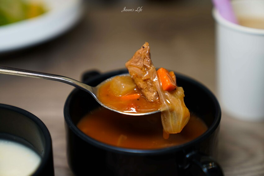 【台中太平│美食】19House炙燒牛排太平店。高CP值牛排吃到飽，超豐盛自助區，麻辣豆腐鴨血、爆米花、冰淇淋