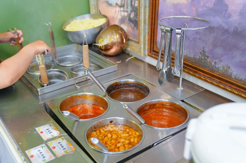 【台中太平│美食】19House炙燒牛排太平店。高CP值牛排吃到飽，超豐盛自助區，麻辣豆腐鴨血、爆米花、冰淇淋