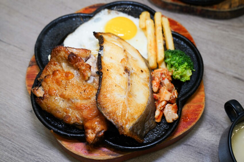 【台中太平│美食】19House炙燒牛排太平店。高CP值牛排吃到飽，超豐盛自助區，麻辣豆腐鴨血、爆米花、冰淇淋