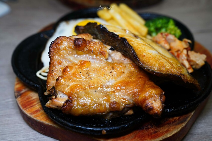 【台中太平│美食】19House炙燒牛排太平店。高CP值牛排吃到飽，超豐盛自助區，麻辣豆腐鴨血、爆米花、冰淇淋