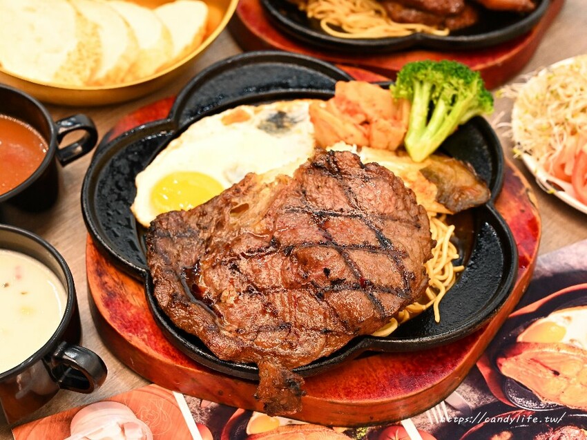 19House炙燒牛排｜古城台南人氣牛排館開上台中，太平區平價聚餐吃到飽，台南擔仔麵、麻辣煲、自助區好豐富～