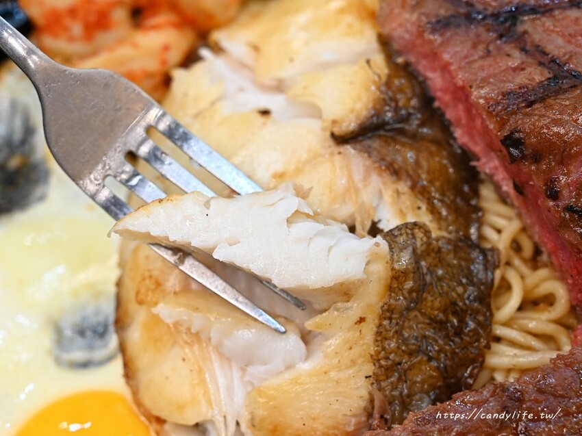 19House炙燒牛排｜古城台南人氣牛排館開上台中，太平區平價聚餐吃到飽，台南擔仔麵、麻辣煲、自助區好豐富～