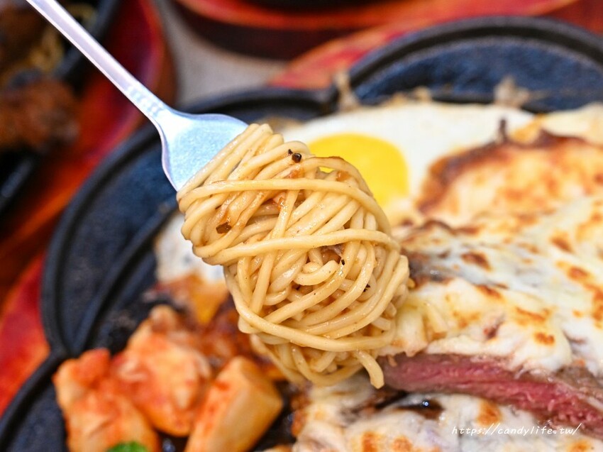 19House炙燒牛排｜古城台南人氣牛排館開上台中，太平區平價聚餐吃到飽，台南擔仔麵、麻辣煲、自助區好豐富～