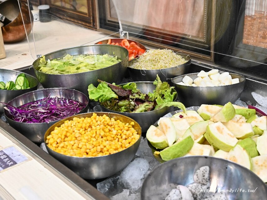 19House炙燒牛排｜古城台南人氣牛排館開上台中，太平區平價聚餐吃到飽，台南擔仔麵、麻辣煲、自助區好豐富～