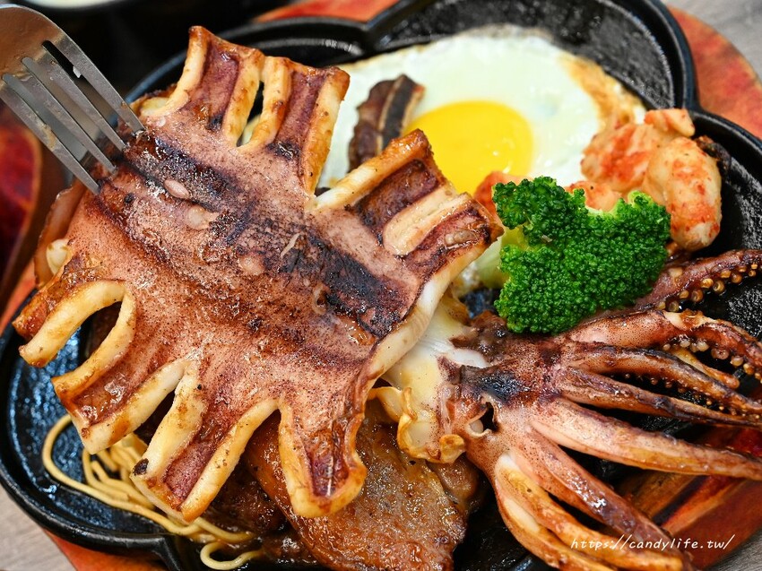 19House炙燒牛排｜古城台南人氣牛排館開上台中，太平區平價聚餐吃到飽，台南擔仔麵、麻辣煲、自助區好豐富～