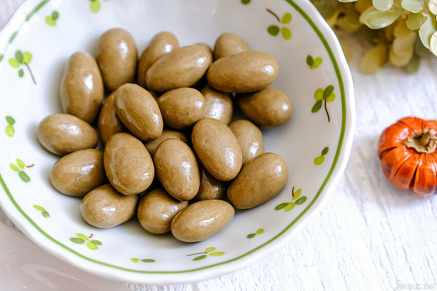 星座巧克力夢幻璀璨禮盒，知名妮娜巧克力設新櫃，金牌乾果巧克力酸甜好滋味，超薄巧克力爆漿新奇口感！