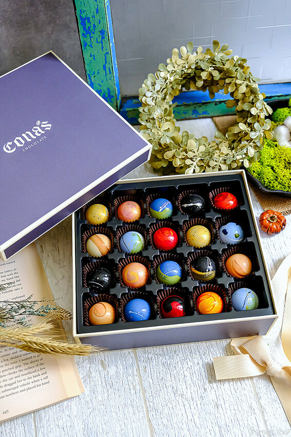 星座巧克力夢幻璀璨禮盒，知名妮娜巧克力設新櫃，金牌乾果巧克力酸甜好滋味，超薄巧克力爆漿新奇口感！