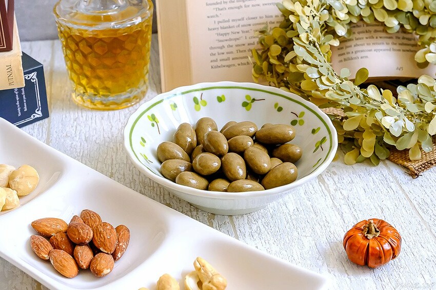 星座巧克力夢幻璀璨禮盒，知名妮娜巧克力設新櫃，金牌乾果巧克力酸甜好滋味，超薄巧克力爆漿新奇口感！