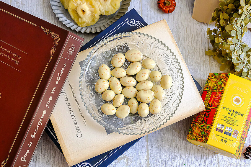 星座巧克力夢幻璀璨禮盒，知名妮娜巧克力設新櫃，金牌乾果巧克力酸甜好滋味，超薄巧克力爆漿新奇口感！