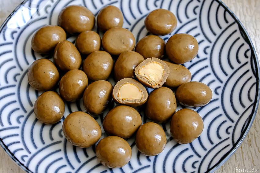 星座巧克力夢幻璀璨禮盒，知名妮娜巧克力設新櫃，金牌乾果巧克力酸甜好滋味，超薄巧克力爆漿新奇口感！