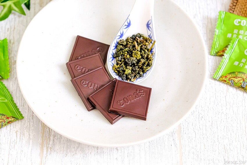 星座巧克力夢幻璀璨禮盒，知名妮娜巧克力設新櫃，金牌乾果巧克力酸甜好滋味，超薄巧克力爆漿新奇口感！