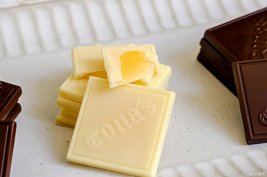 星座巧克力夢幻璀璨禮盒，知名妮娜巧克力設新櫃，金牌乾果巧克力酸甜好滋味，超薄巧克力爆漿新奇口感！