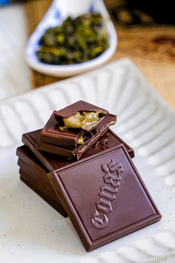 星座巧克力夢幻璀璨禮盒，知名妮娜巧克力設新櫃，金牌乾果巧克力酸甜好滋味，超薄巧克力爆漿新奇口感！