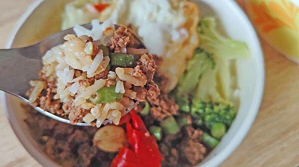 【八里美食】阿貝儒泰式小館｜只要８５元就可以吃到泰式料理！還有三樣配菜哦