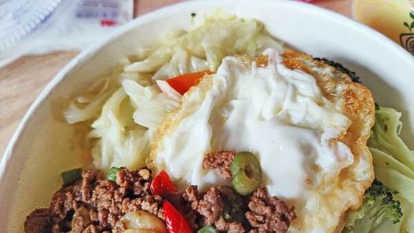 【八里美食】阿貝儒泰式小館｜只要８５元就可以吃到泰式料理！還有三樣配菜哦