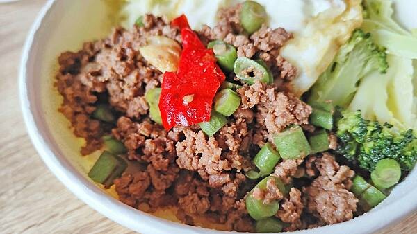 【八里美食】阿貝儒泰式小館｜只要８５元就可以吃到泰式料理！還有三樣配菜哦