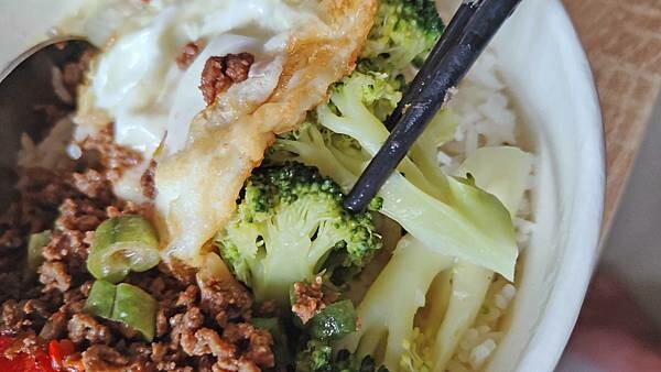 【八里美食】阿貝儒泰式小館｜只要８５元就可以吃到泰式料理！還有三樣配菜哦