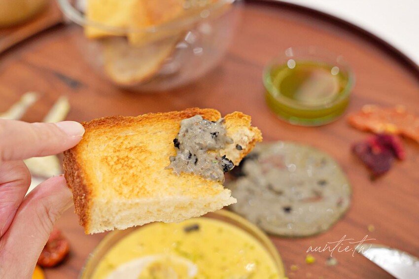 【台北】市政府站|The Seedin Lab,麵包根本藝術品來著,五感餐食體驗,不定期更換主題的美食藝廊