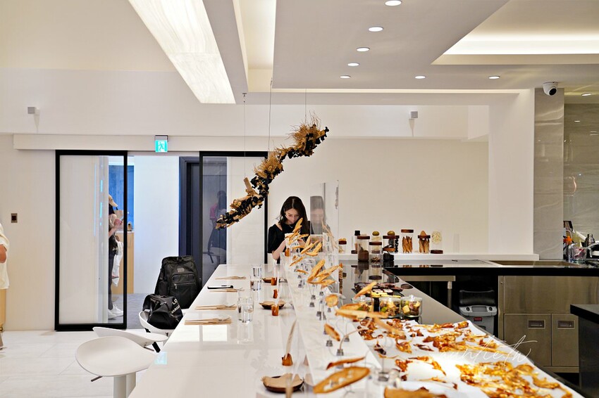 【台北】市政府站|The Seedin Lab,麵包根本藝術品來著,五感餐食體驗,不定期更換主題的美食藝廊