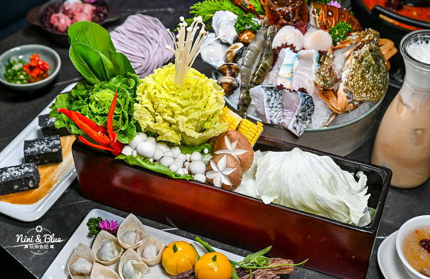 台中SOGO、勤美商圈，中午營業到凌晨２點的深夜火鍋推薦，美學擺盤、好喝特色湯底－妮妮布魯