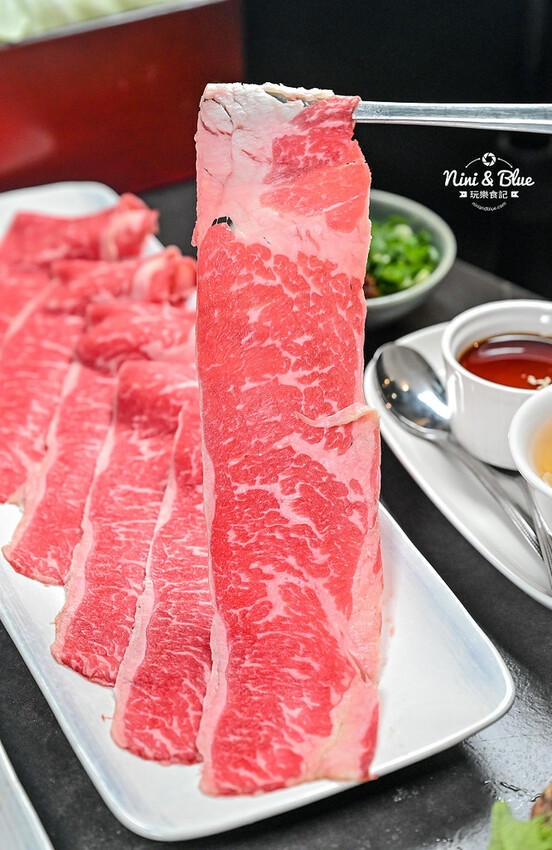 台中SOGO、勤美商圈，中午營業到凌晨２點的深夜火鍋推薦，美學擺盤、好喝特色湯底－妮妮布魯