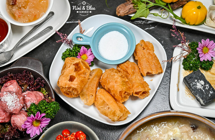 台中SOGO、勤美商圈，中午營業到凌晨２點的深夜火鍋推薦，美學擺盤、好喝特色湯底－妮妮布魯