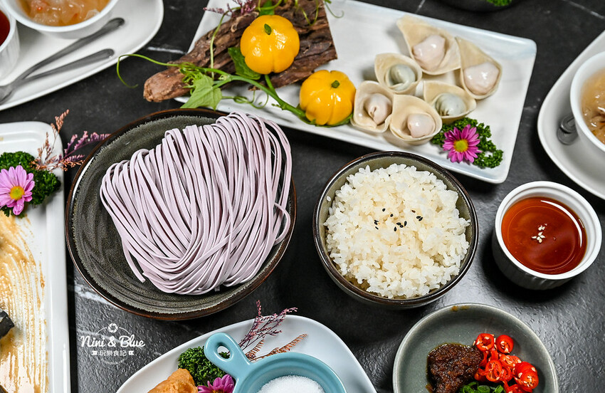 台中SOGO、勤美商圈，中午營業到凌晨２點的深夜火鍋推薦，美學擺盤、好喝特色湯底－妮妮布魯