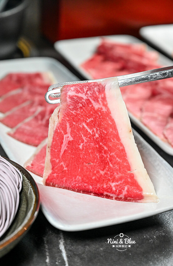 台中SOGO、勤美商圈，中午營業到凌晨２點的深夜火鍋推薦，美學擺盤、好喝特色湯底－妮妮布魯