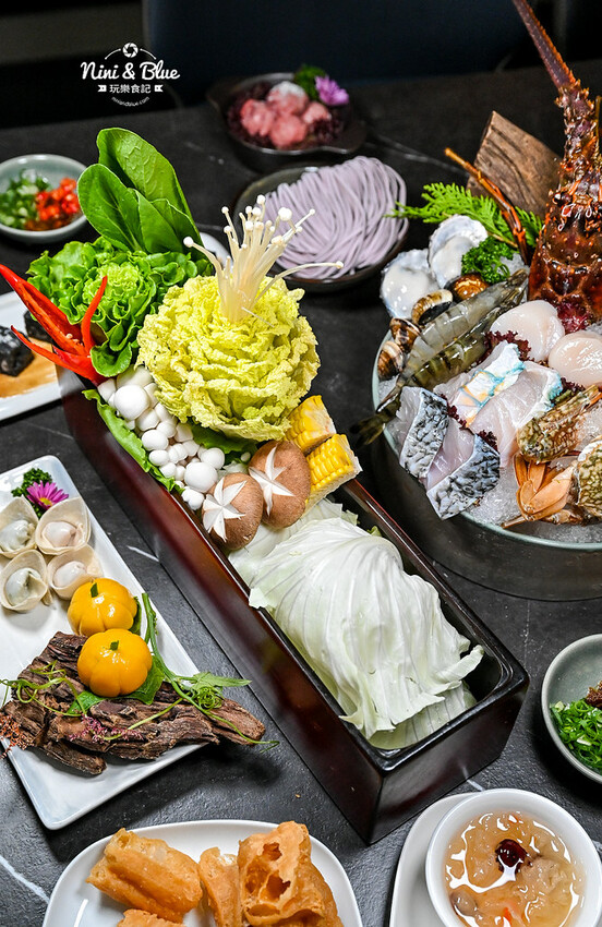 台中SOGO、勤美商圈，中午營業到凌晨２點的深夜火鍋推薦，美學擺盤、好喝特色湯底－妮妮布魯