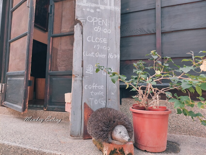 【新竹美食】李克承博士故居a-moom｜80年日式老宅主打微熱山形吐司，享受庭院咖啡下午茶 - 貪吃猴的幻想