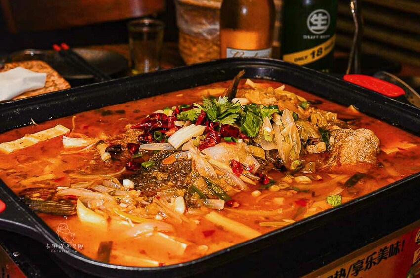 妓院主題正川四川菜館！重慶烤魚好吃，小龍蝦、酸辣乾拌麵也都推薦