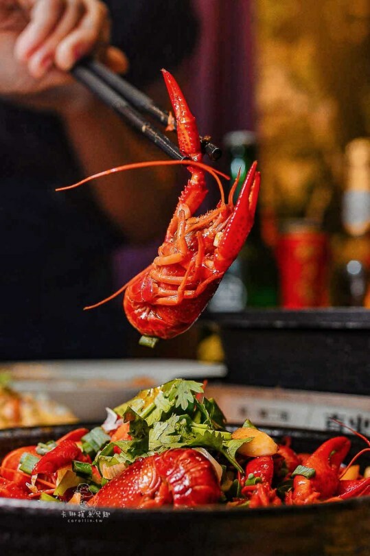 妓院主題正川四川菜館！重慶烤魚好吃，小龍蝦、酸辣乾拌麵也都推薦