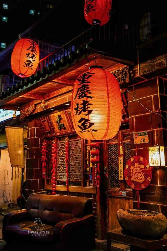 妓院主題正川四川菜館！重慶烤魚好吃，小龍蝦、酸辣乾拌麵也都推薦