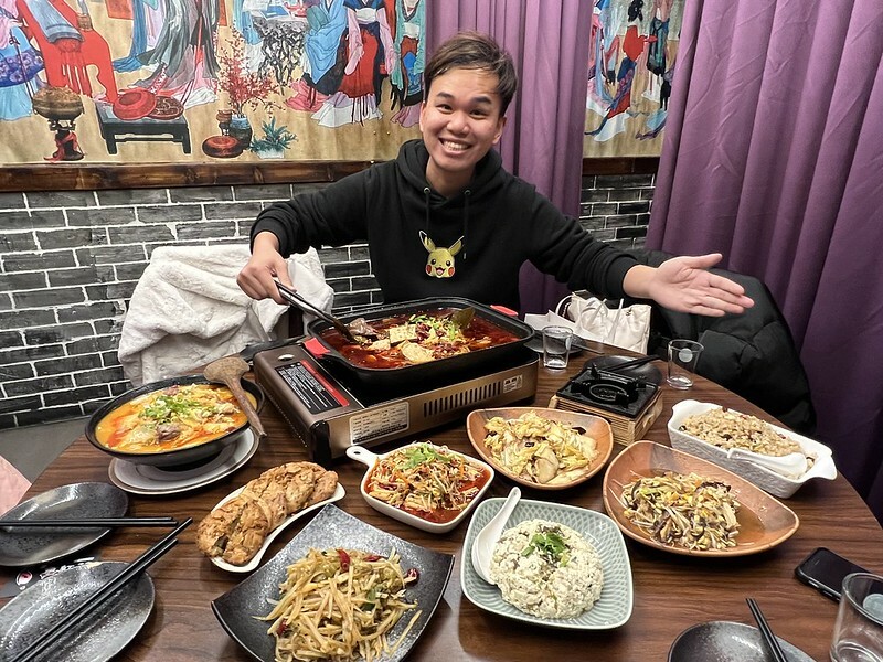 ＋（台北麻辣美食）魚紅苑重慶烤魚～台北重口味美食天花板！隱藏版道地爽麻重慶烤魚～不用搭飛機就可以大口吃！魚紅苑菜單