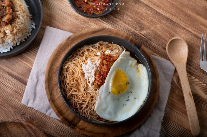 鶯歌美食｜隔壁宵夜新北旗艦店～鶯歌老街旁最有人氣的宵夜在這裡！新北市夜貓族宵夜推薦，大推鍋燒意麵、剁椒拌飯～鶯歌車站美食推薦 @麥仔の食尚生活