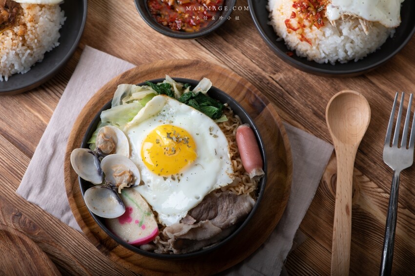 鶯歌美食｜隔壁宵夜新北旗艦店～鶯歌老街旁最有人氣的宵夜在這裡！新北市夜貓族宵夜推薦，大推鍋燒意麵、剁椒拌飯～鶯歌車站美食推薦 @麥仔の食尚生活