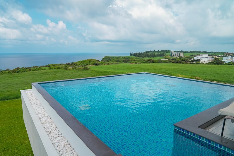 【屏東恆春│住宿】日光‧嶼南。話題性高,墾丁純白高質感民宿,擁有海景無邊際泳池,房間面海景觀超棒