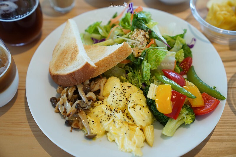 【屏東恆春│住宿】日光‧嶼南。話題性高,墾丁純白高質感民宿,擁有海景無邊際泳池,房間面海景觀超棒