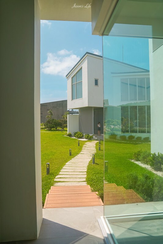 【屏東恆春│住宿】日光‧嶼南。話題性高,墾丁純白高質感民宿,擁有海景無邊際泳池,房間面海景觀超棒