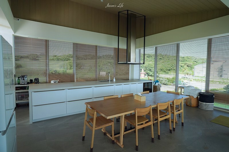 【屏東恆春│住宿】日光‧嶼南。話題性高,墾丁純白高質感民宿,擁有海景無邊際泳池,房間面海景觀超棒