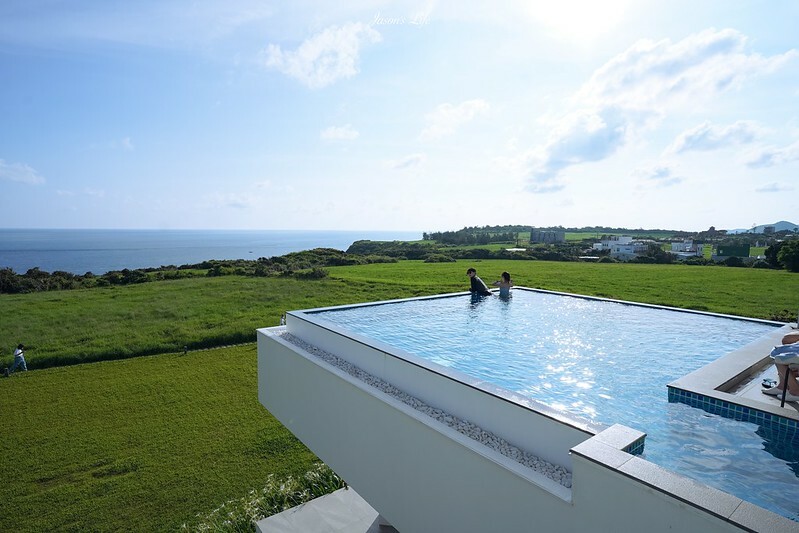 【屏東恆春│住宿】日光‧嶼南。話題性高,墾丁純白高質感民宿,擁有海景無邊際泳池,房間面海景觀超棒