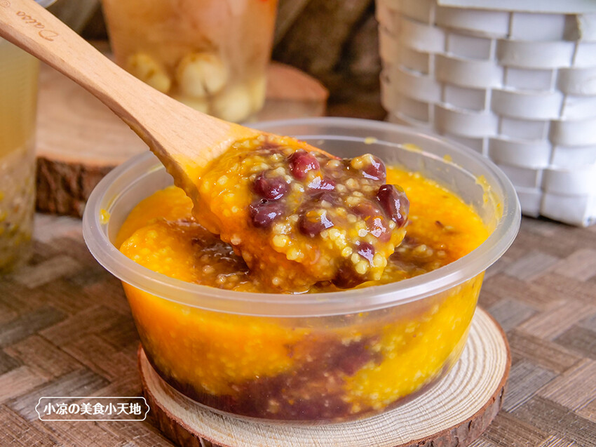 艾芸健康養生甜品鋪|新一點利黃昏市場銅板小吃，銀耳蓮子、紅豆燕麥、南瓜小米粥，每日新鮮熬煮，限量販售，晚來吃不到。