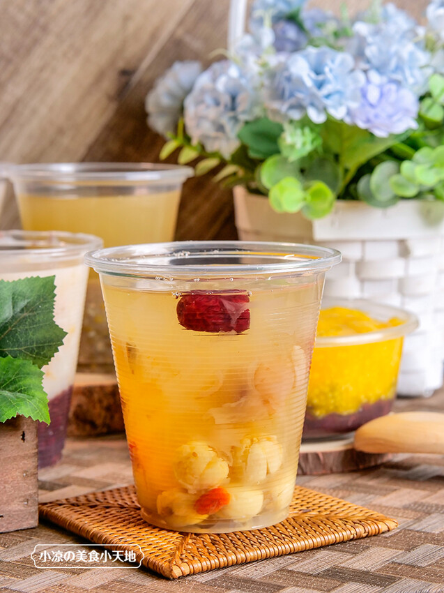 艾芸健康養生甜品鋪|新一點利黃昏市場銅板小吃，銀耳蓮子、紅豆燕麥、南瓜小米粥，每日新鮮熬煮，限量販售，晚來吃不到。