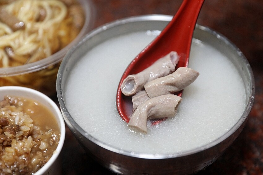 在地人才知道的好滋味！晚來吃不到四神湯必點｜同學筒仔米糕